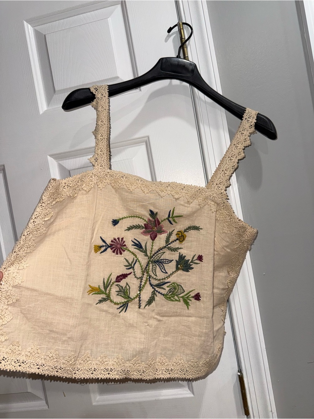 Embroidered Beige Crochet-Trim Floral Camisole - Women - Picture 2 of 6